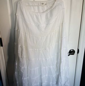 Maxi white ruffled skirt